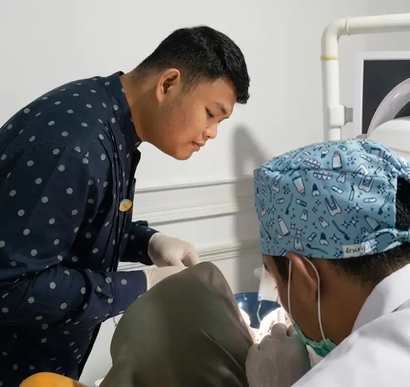 Benarkah Bayi Tumbuh Gigi Selalu Disertai Demam? Ini Kata Dokter Gigi Anak - Klinik Gigi Kediri bayi klinik gigi kediri