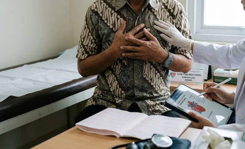 5 Ciri-Ciri Penyakit Jantung pada Pria di Usia Produktif yang Sering Diabaikan - Klinik Jantung Kediri ciri penyakit klinik jantung kediri