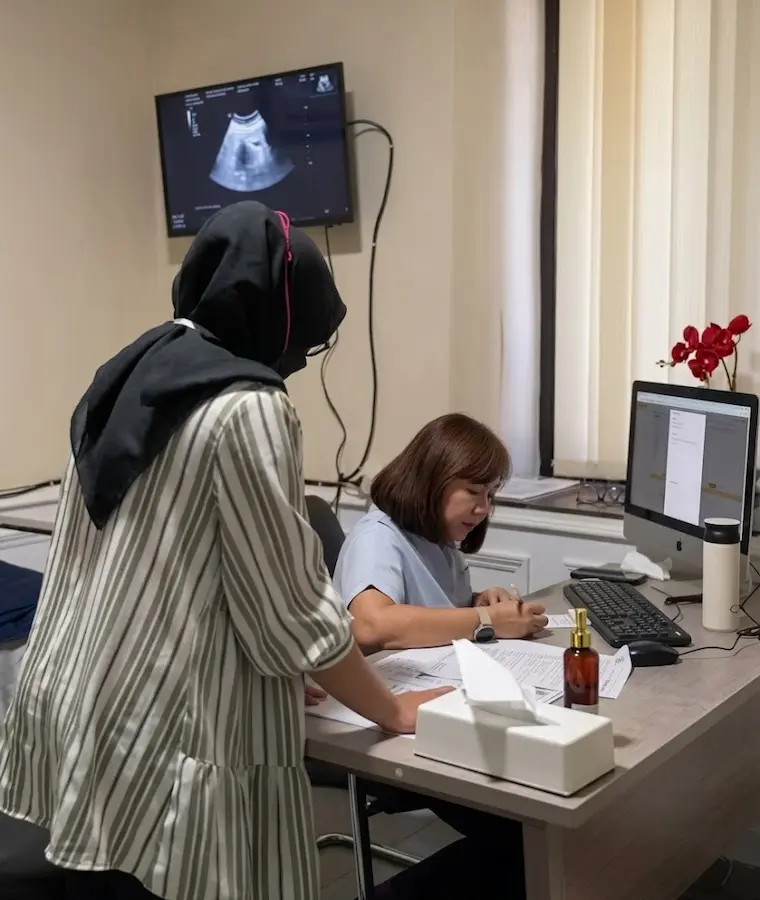 Mengapa Pergi ke Dokter Kandungan Bukan Hanya untuk Ibu Hamil? dokter usg klinik kandungan kediri