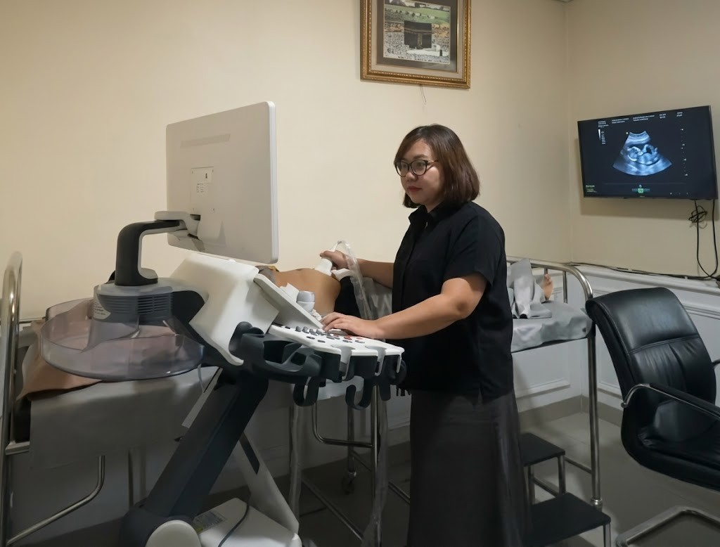 Layanan USG 4D di Kediri: Konsultasikan sekarang - Dr. Elizabeth, Sp. OG usg klinik kandungan kediri